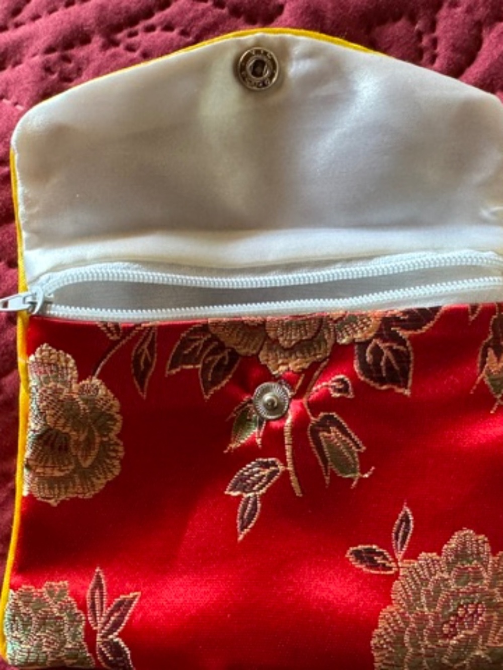 Silk coin purse snap and zipper closers